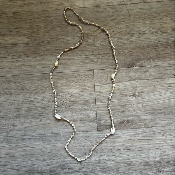 Vintage Jewelry - 17” Shell Necklace